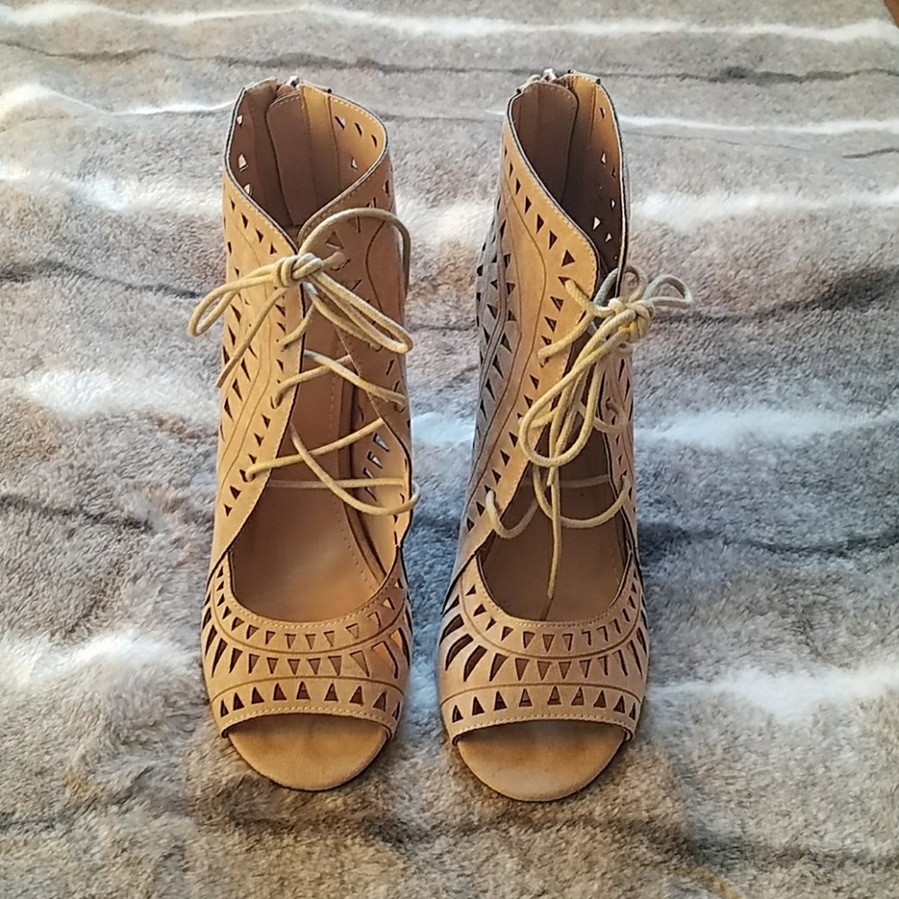 Lace up sandals with heels